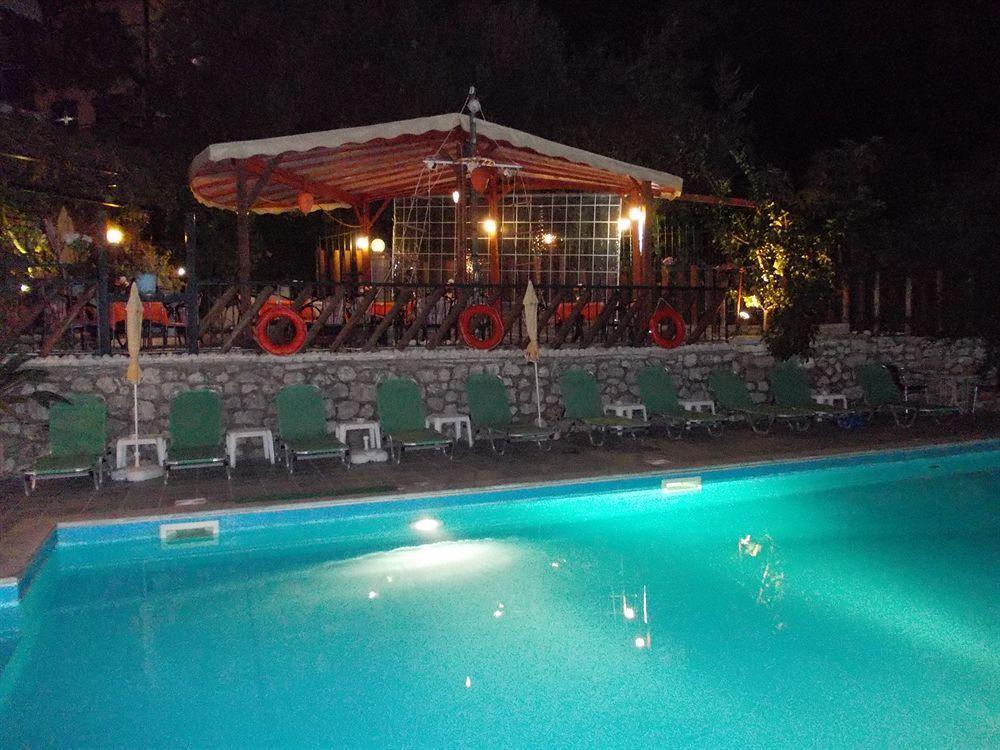 바니체스 Argo Pool & Bar 아파트 호텔 외부 사진